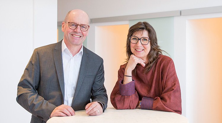 Das Team - Portrai von Herrn Kottermair und Frau Lübcke in den Räumlichkeiten von Strom Germering